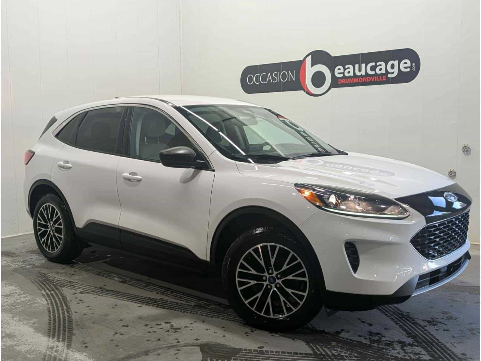 2022 Ford Escape SE PHEV - Image 1