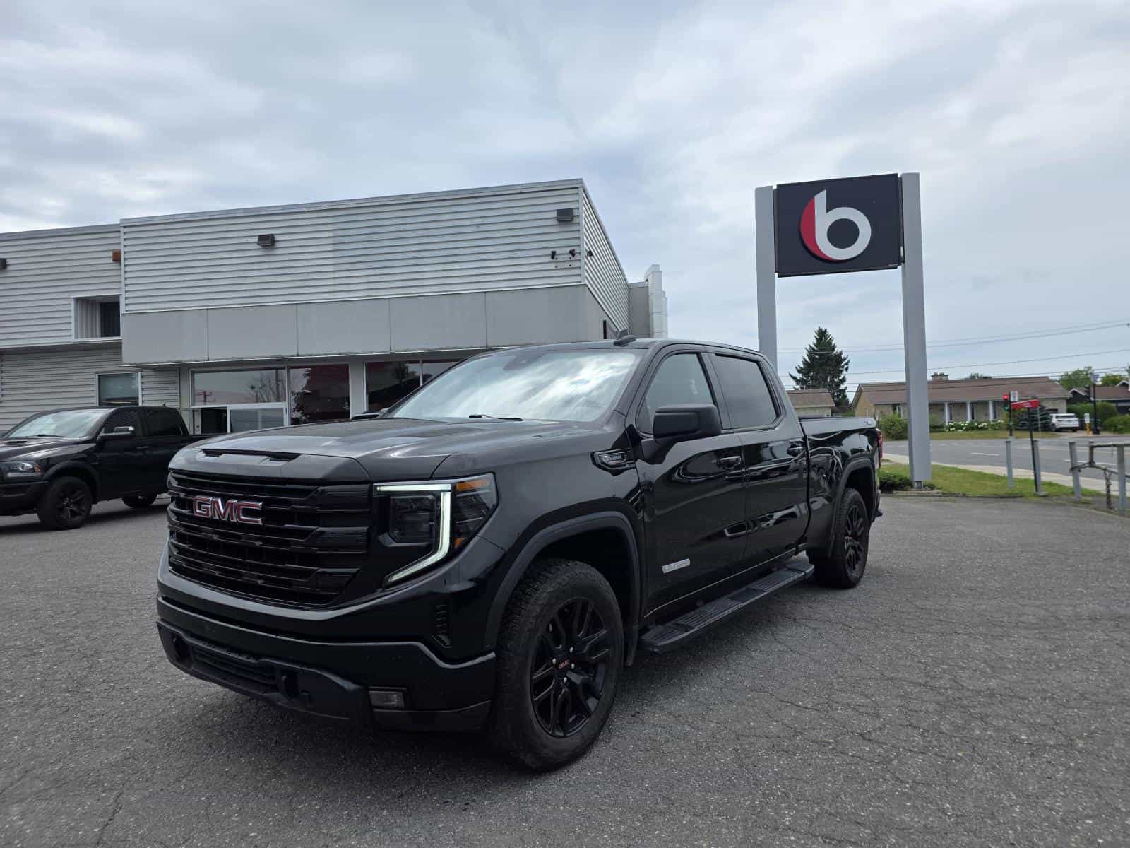 2024 GMC Sierra 1500 Elevation - Image 1