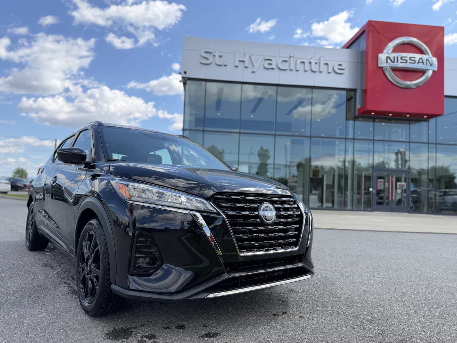 2023 Nissan Kicks SR Premium - Image 1
