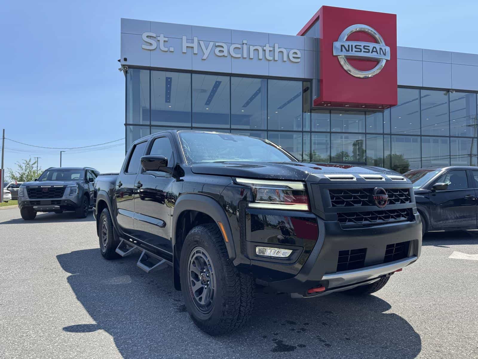 2025 Nissan Frontier PRO-4X Luxury - Image 1