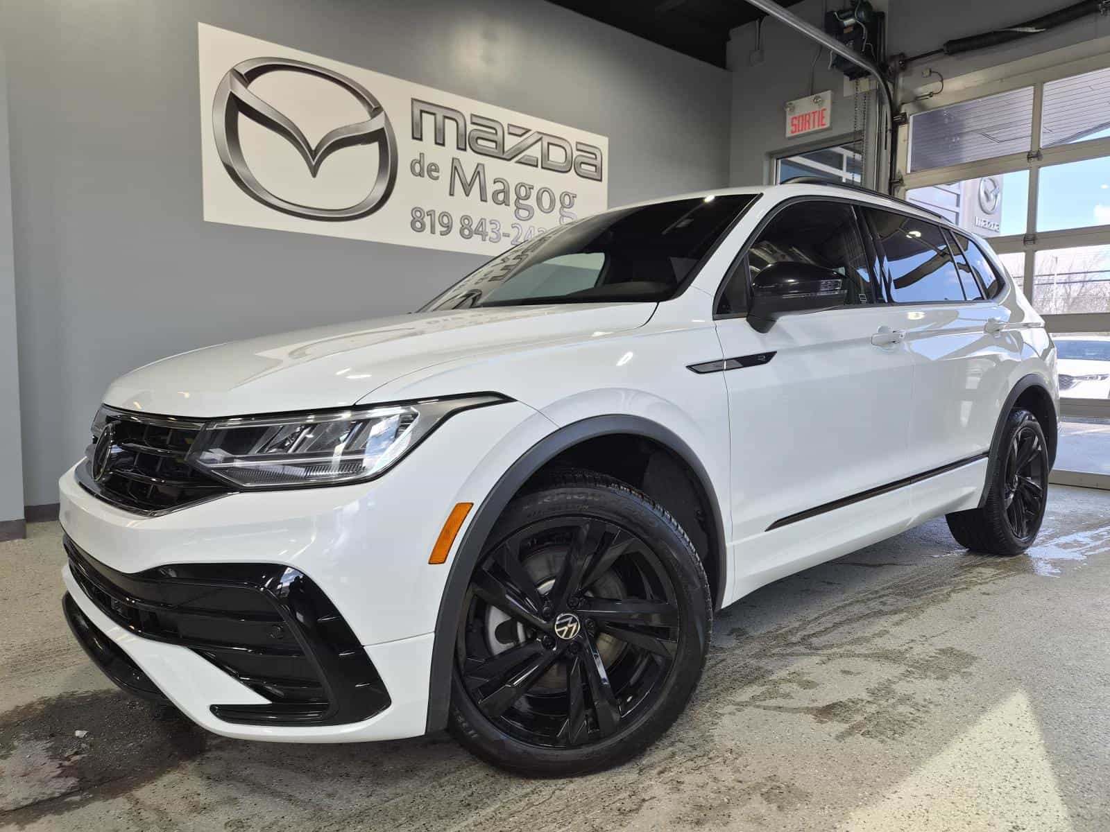 2024 Volkswagen Tiguan Comfortline R-L Blk - Image 1