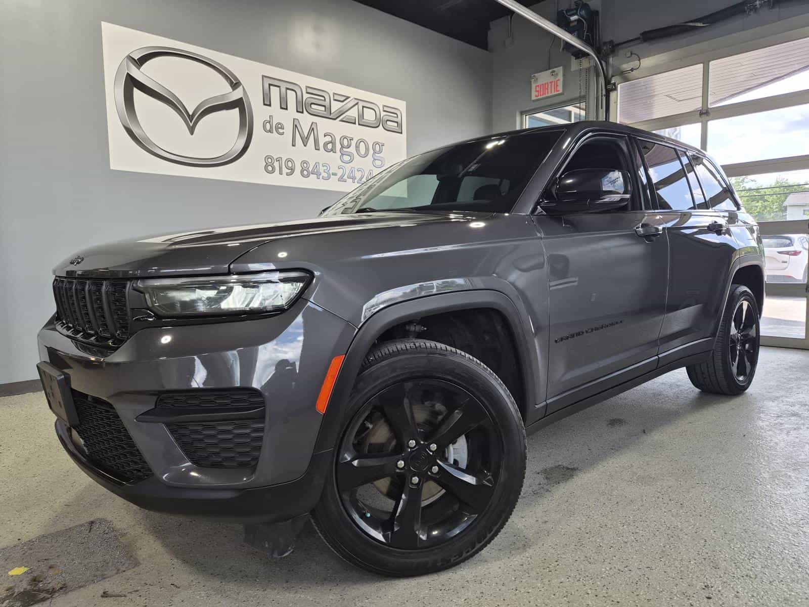 2023 Jeep Grand Cherokee Laredo Altitude - Image 1