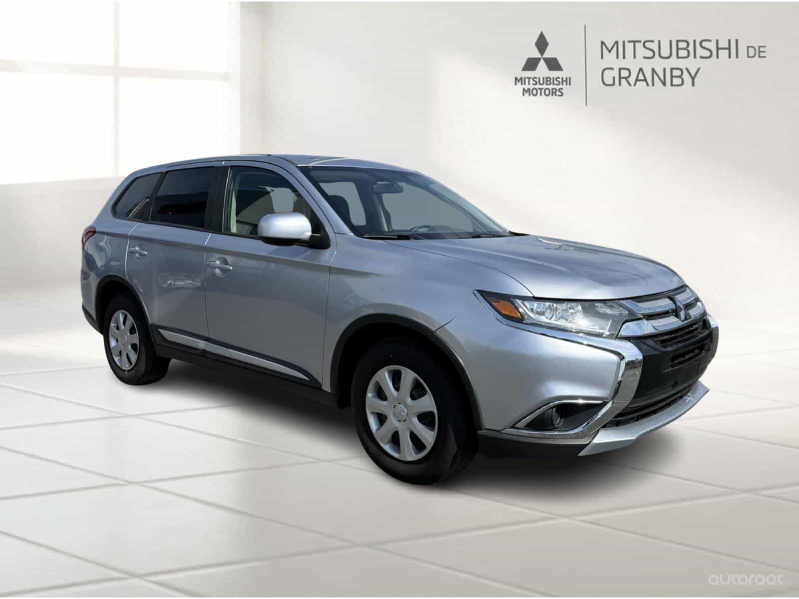 2017 Mitsubishi Outlander ES - Image 1