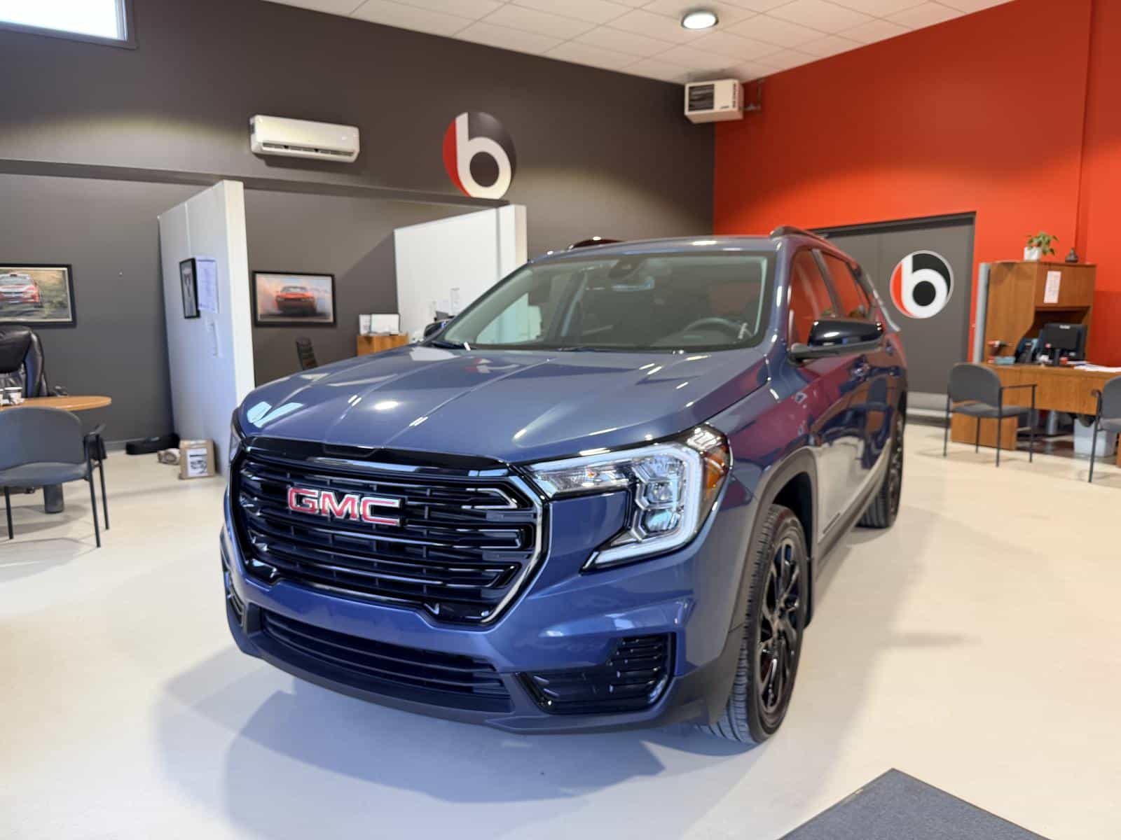 2024 GMC Terrain SLE - Image 1