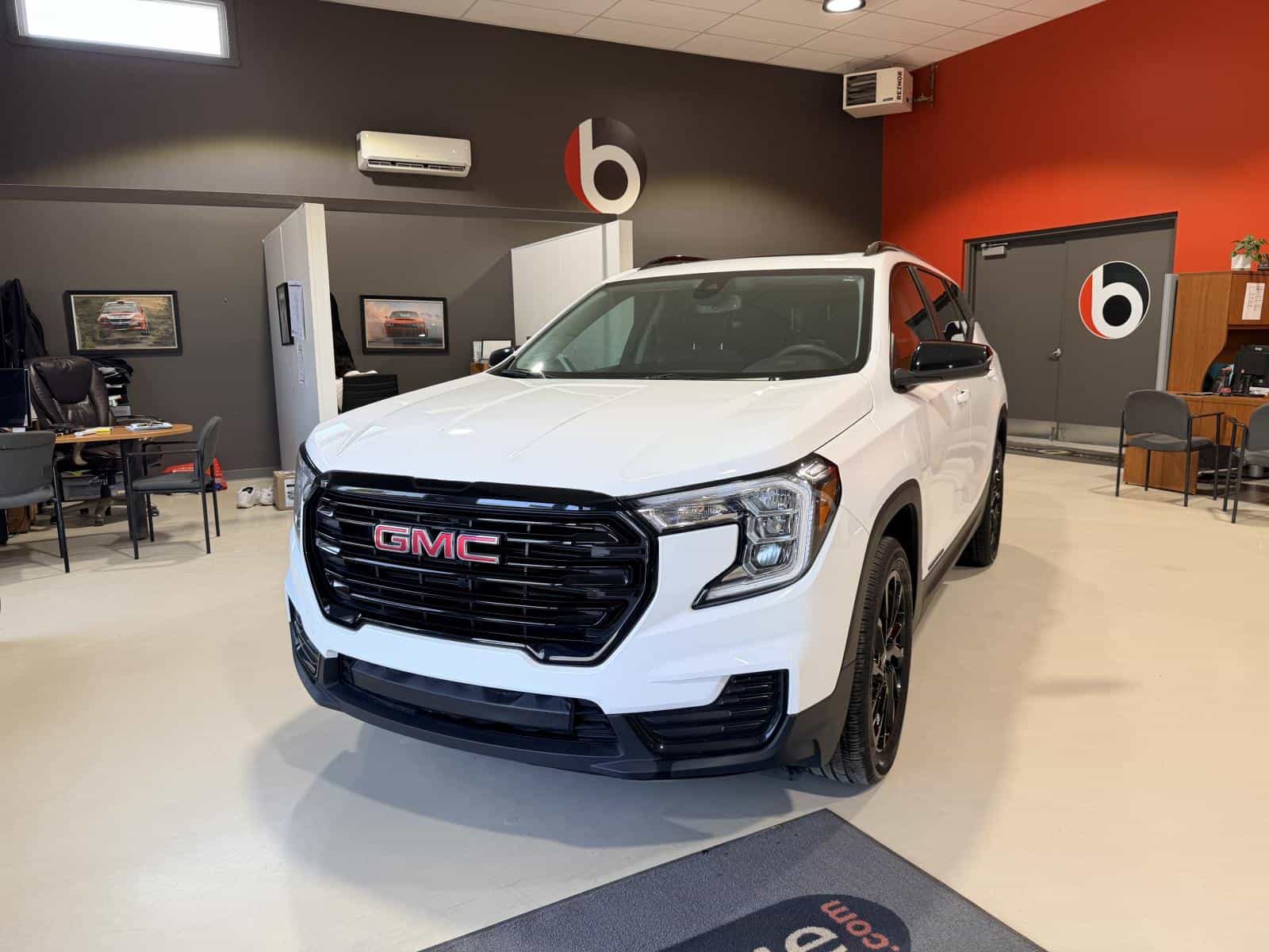 2024 GMC Terrain SLE - Image 1