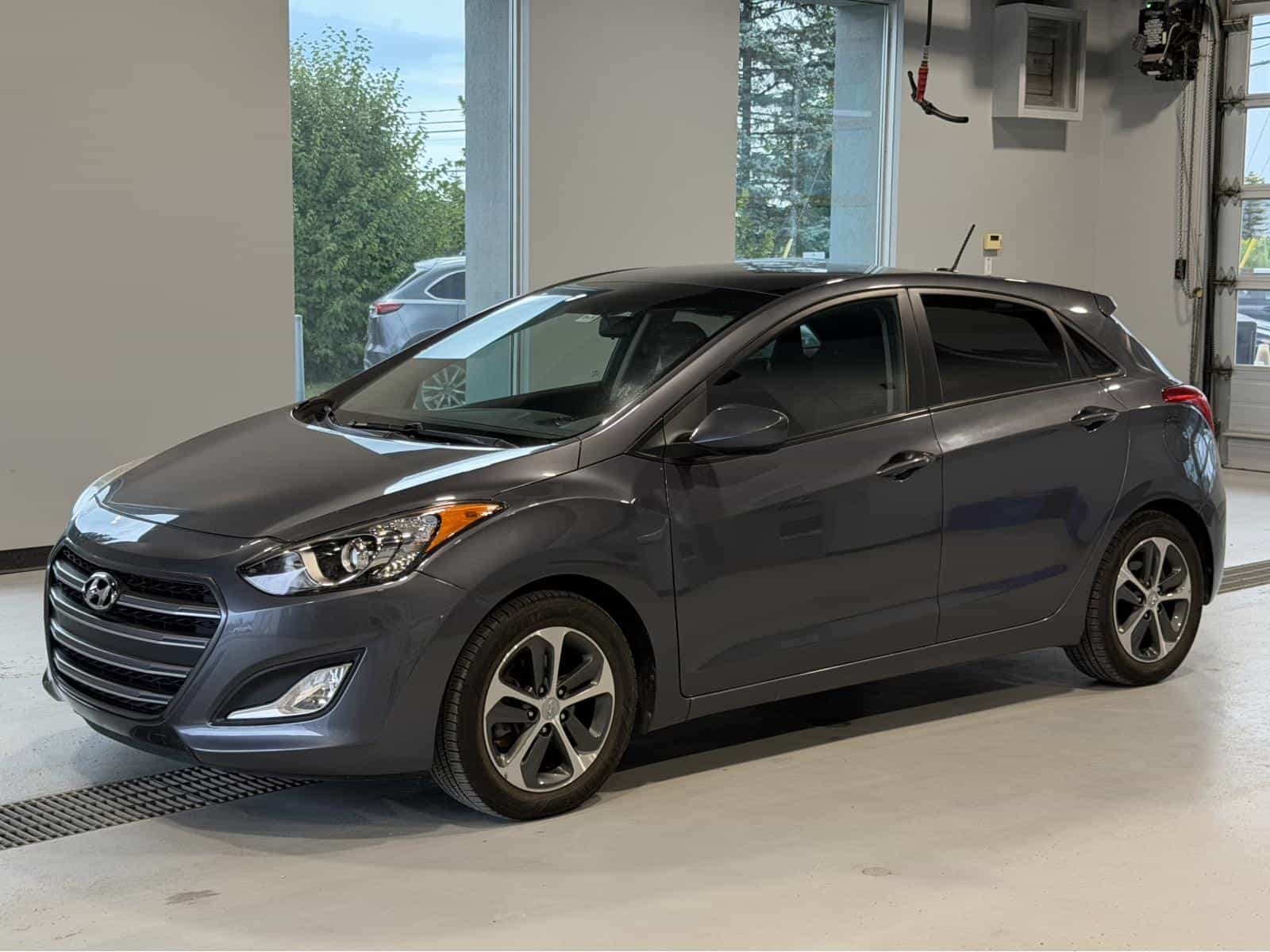 2017 Hyundai Elantra GT SE - Image 1