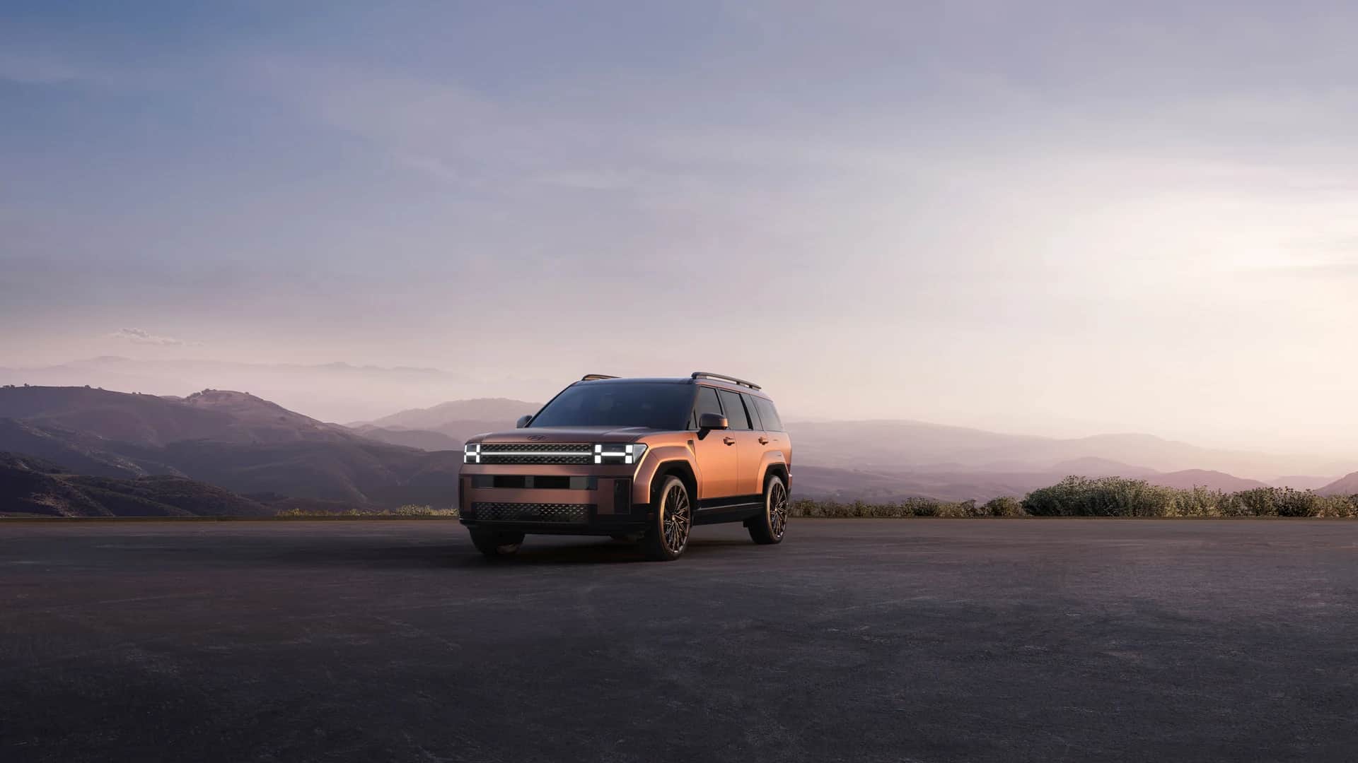 Hyundai Santa Fe 2026 garé face à un panorama de collines au crépuscule