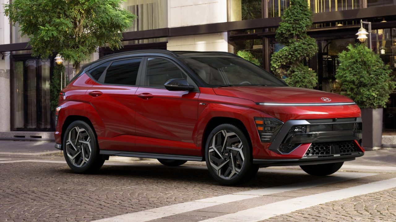 vue latérale avant d'une Hyundai Kona 2025