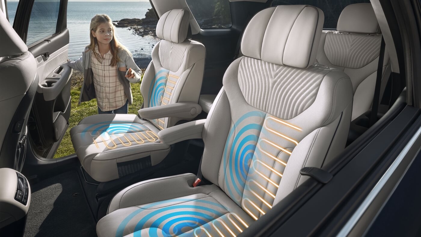 Jeune fille rentrant à bord du Hyundai Palisade 2025.